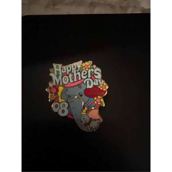 Official Disney Pin Cast Member Mothers Day Dumbo 2008 LE 1000 - Picture 1 of 3